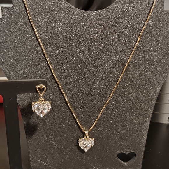 Gold Heart Jewelry Set - Picture 4 of 4